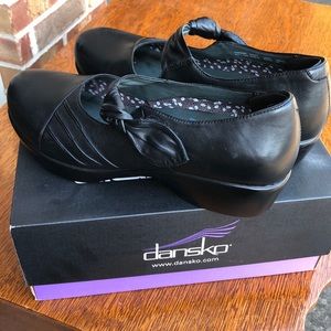 Dansko Mary Janes—like brand new!